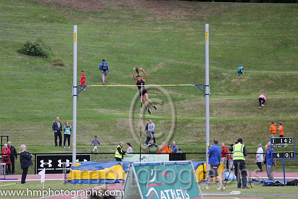 Zoe Brown winner of Senior Women Pole Vault in 4.31m - AA1V0076