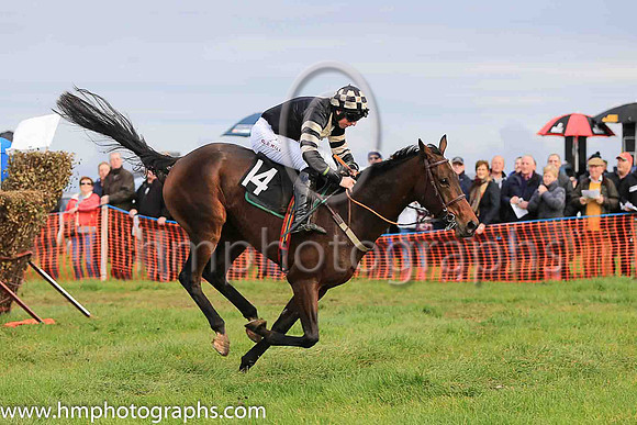 01st FINIAN'S OSCAR and J J Codd ( 14 , BLACK,beige panel; black  beige hooped sleeves; black cap,beige star ) Trainer: Denis Paul Murphy,, Owner : Edelle Logan