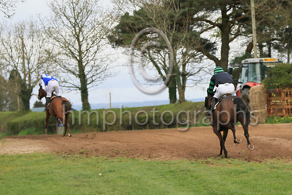 01st LA FELINE (FR) and Derek O'Connor ( 1 , ROYAL BLUE,white chevron; white sleeves,royal blue chevrons; white  royal blue qtd cap ) Trainer: Sam Curling , Owner : J. O'Leary