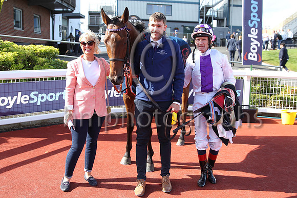 01st Dancila (3 white, purple panel ) Jockey: Kevin Manning , Trainer: J S Bolger