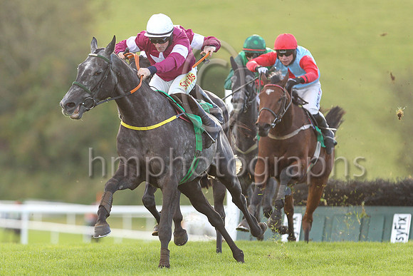 01st Farceur Du Large and S W Flanagan ( 3 , maroon, white star ) Trainer - N Meade , Owner - Gigginstown House Stud