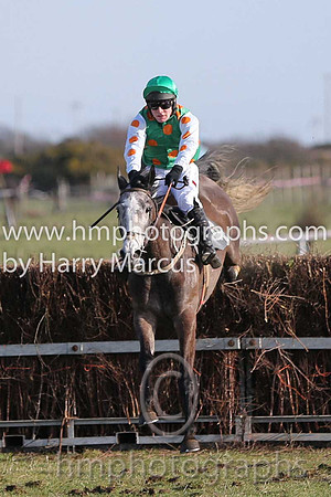 01 Monbeg Rose  R James - Trainer : Donnchadh Doyle, Green, orange spots
