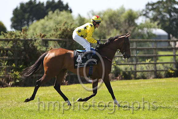 Edmondstown Lass 6th, Jockey D M Grant- CU2D0232-e