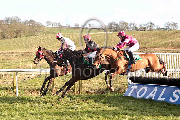 Sky Pilot (6 white red striped sleeves) & B J Cooper - 2nd,  Paddysparks ( 4 black large red spots) & D J Howard - 7th & Undone (8 Maroon white star) & M N Doran - Winner -    CU2D0466-e