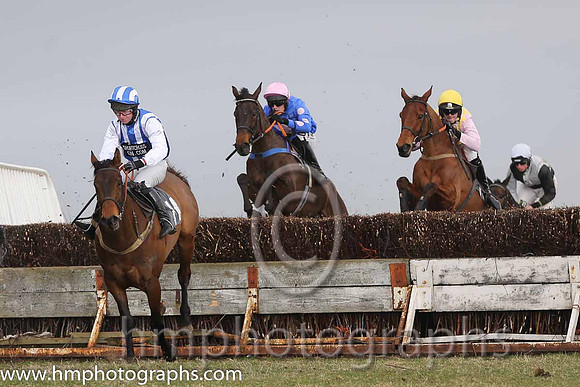 04th Butney Island ( 11 )  N McParlan - Trainer: C A McBratney - blue and white stripes