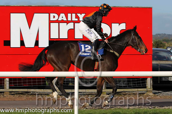 01 The King of Brega & R C Colgan - winner (12, black, orange disc) - FT8E9898-33