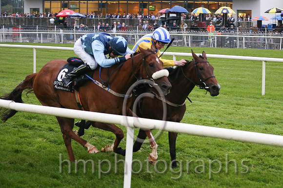 01st dh Whiteout (GER) ( 5 , yellow  royal blue stripes ) and D.P. McDonogh - Trainer : W.P. Mullins - Owner : D.Lawlor  01st dh He'llberemembered ( 6 , dark blue, light blue stars ) and T.P. Madden