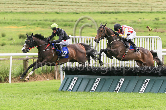 01st Itsalonglongroad ( 7 , blue green diamond ) Trainer - J C McConnell , Owner - Planetary Orbit Syndicate