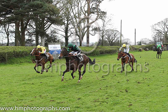 01st YEAH MAN and J W Hendrick ( 45 , BLACK,emerald green epaulettes; black  emerald green hooped sleeves; black  emerald green hooped cap ) Trainer: Cormac Doyle , Owner : Partnership Monbeg Farm Rac