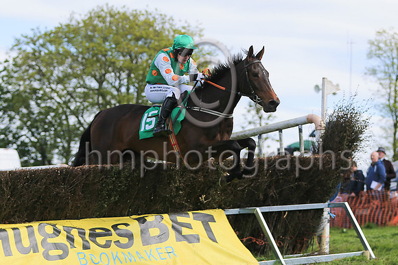 01st KINGS MONARCH (GB) and R James ( 15 , EMERALD GREEN,orange spots; white sleeves,orange spots; emerald green cap ) Trainer: Donnchadh Doyle , Owner : Syndicate Monbeg