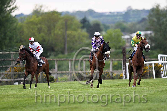 R6 - San Diego Prince 13th, Jockey L F Roche , Meabhs star 14th, Jockey P Shanahan  & ThistimesforGood (Yellow Green ) 10th - FT8E0565-e