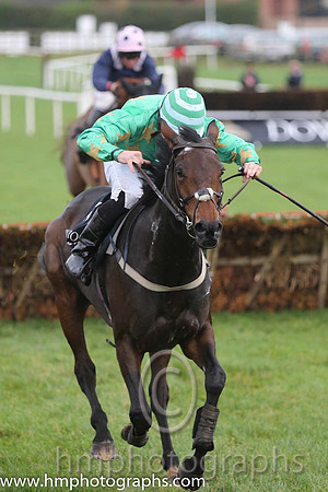 03 Melbourne Lady and M W Bowes - - 03rd (5 ,emerald green, yellow stars ) Trainer - P Fegan