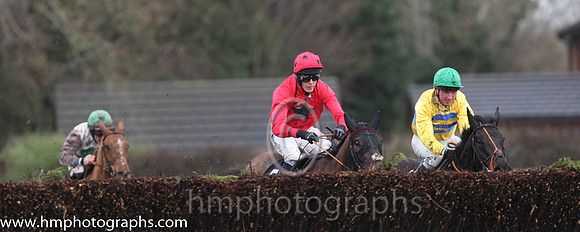 11 Hi Big Man & Andrew J McNamara - Fell (5, red, black star ) &02 Katnap & J L Cullen - 2nd (7, yellow and royal blue hoops) - IMG_9557-9