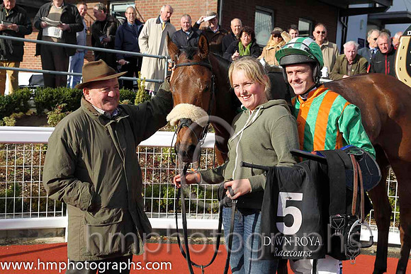 01 DoesSheEverStop & Andrew J McNamara - winner (5, emerald green and orange stripes ) - CU2D8856-24