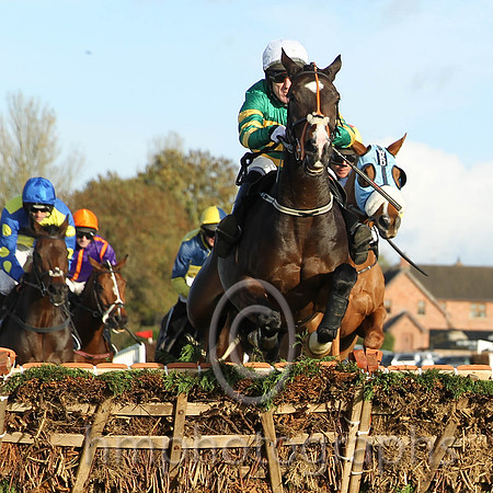 01 Jezki & A P McCoy - winner (1,emerald green and orange hooped ) - CU2D8965-2