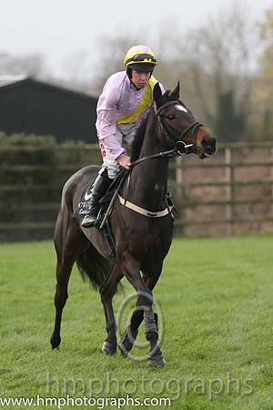 07 Izzini and A E Lynch - - 07th (3 ,mauve, yellow sash ) Trainer - S R B Crawford