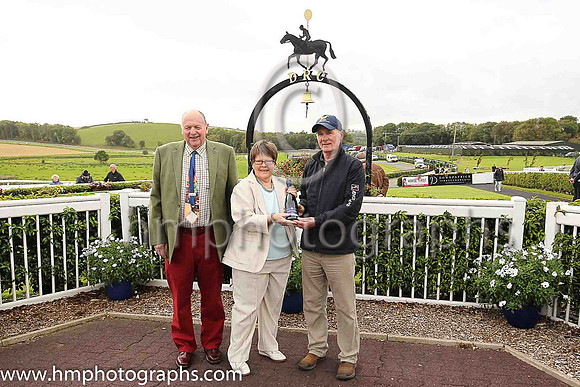 01st Sir Raston and N P Madden ( 3 , black and yellow chevrons ) Trainer - D K Weld , Owner - Calumet Farm