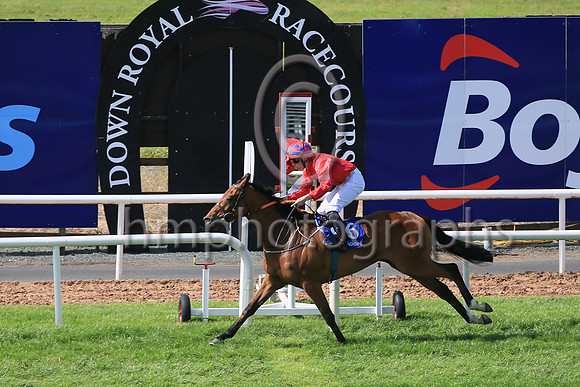 01st Urban Oasis (6 red, blue seams ) Jockey: Jamie Powell7 , Trainer: John James Feane
