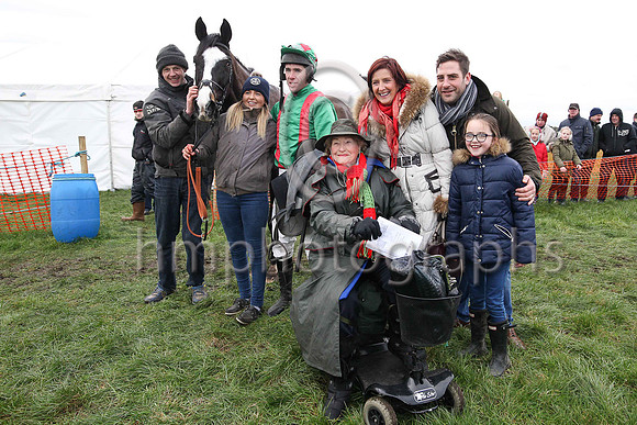 01st CHOSEN DREAM and Derek O'Connor ( 4 , EMERALD GREEN,red braces; emerald green sleeves; emerald green cap,red diamonds ) Trainer: Graham McKeever , Owner : Mrs M.E. Hagan
