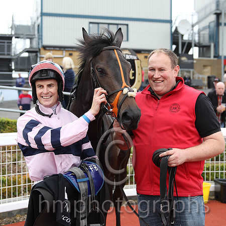 01st Ms Brinkleys ( 3 , pink, darj blue hoop ) and F.M. Berry - Trainer : Mrs John Harrington - Owner : Richard Galway