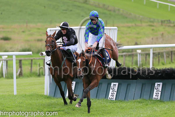 01st Ebasari (3 , green and blue check ) Jockey: Jack Kennedy , Trainer: Gordon Elliott