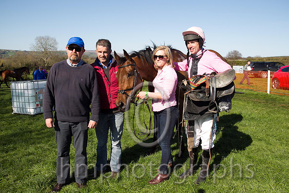 01st Festive Day ( 5 )  Derek O'Connor - Trainer : Norman Lee - black, pink sleeves