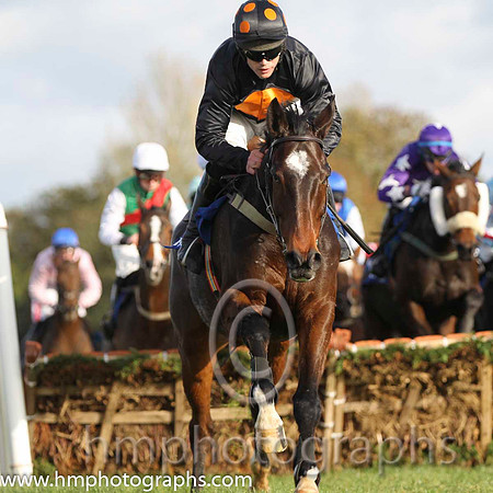 01 The King of Brega & R C Colgan - winner (12, black, orange disc) - FT8E9903-36