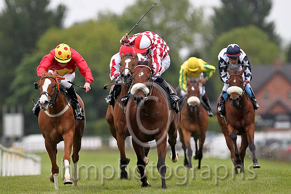 R5 - Atlantic Cycle (Yellow cap yellow spots) 1st, Jockey D P McDonagh, Big Typhoon (Red and white stripped sleeves) 2nd , Jockey B A Curtis - FT8E0517-e