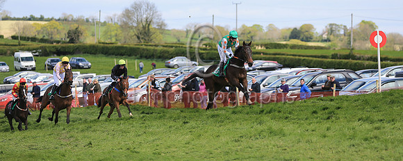 01st KINGS MONARCH (GB) and R James ( 15 , EMERALD GREEN,orange spots; white sleeves,orange spots; emerald green cap ) Trainer: Donnchadh Doyle , Owner : Syndicate Monbeg