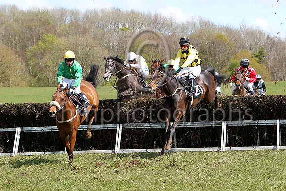 DreamsOfTheTheatre (13 white and yellow qtrs) & B O'Neill - winner - FT8E2216-e