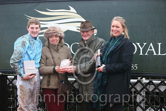 R6 Ger Fox and Lady Jane Gillespie receive their prizes after Coney Choice wins at Down Royal