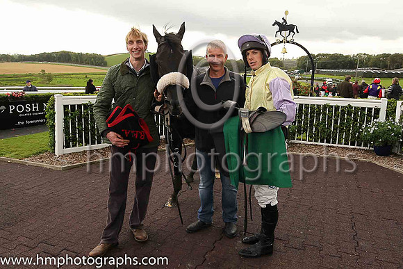 01st Mister To Mister and Brian Hayes ( 8 , yellow, mauve sleeves ) Trainer - B Arthey , Owner - C Gault