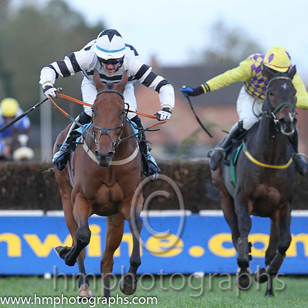01 Decade Player & E J O'Connell - winner (8, white and black hoops ) & 02 - CU2D9140-30