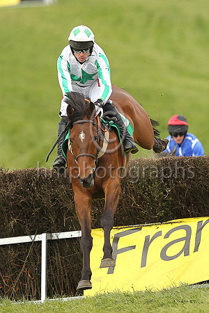 01st ISLE ROAD and Derek O'Connor ( 6 , WHITE,green star; white  green striped sleeves; white cap,green diamonds ) Trainer: Jason Cairns , Owner : Frank McClean