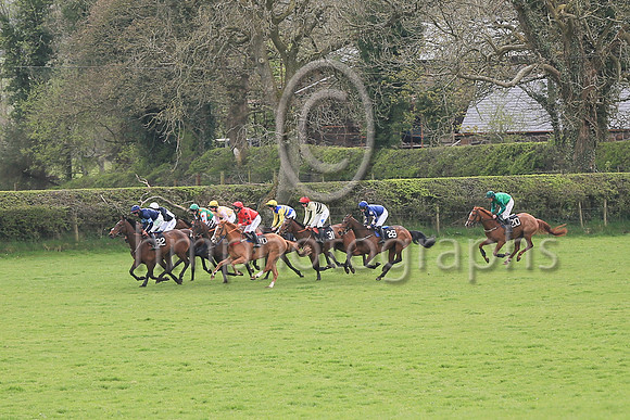 01st IT'S FOR ME (FR) and B G Crawford ( 20 , EMERALD GREEN; dark green sleeves; dark green cap,emerald green spots ) Trainer: S.R.B. Crawford,, Owner : Isaac Souede Simon Munir
