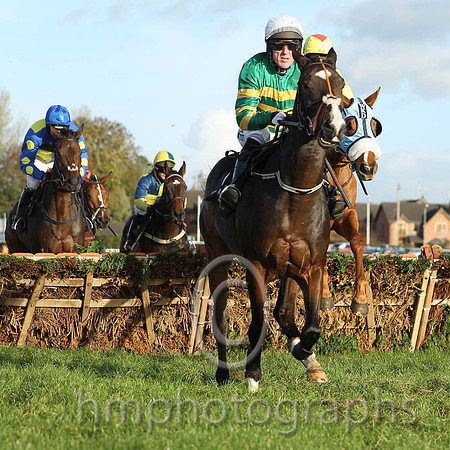 01 Jezki & A P McCoy - winner (1,emerald green and orange hooped ) - CU2D8968-2