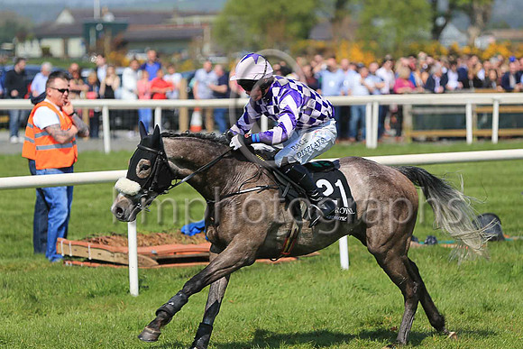 13th Invincible Zeb and Reserve 1 ( 21 , purple and pink check ) Trainer - Miss C Cannon , Owner - David Aiken