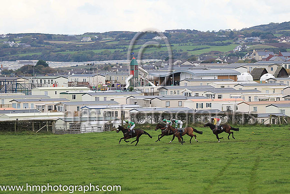 Caravans and more caravans skirt the Route Point-To-Point Steeplechase at Portrush
