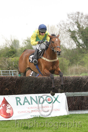 01st Cousin Bill ( 4 ) and N McParlan - Trainer : Sean McParlan - yellow, green diabolo