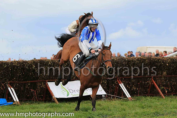 03rd THE BANTOWN LANE (GB) and B G Crawford ( 6 , WHITE  LIGHT BLUE STRIPES; white  light blue striped sleeves; white  light blue striped cap ) Trainer: S.R.B. Crawford,, Owner : Dermot Owens