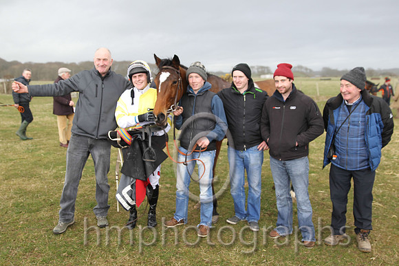 01st Josh's Sister ( 10 )  R James - Trainer: Donnchadh Doyle - yellow  white qtrd