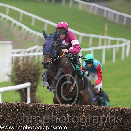 05 Ravished and A E Lynch - F - 05th (4 ,Maroon, white star ) Trainer - M F Morris