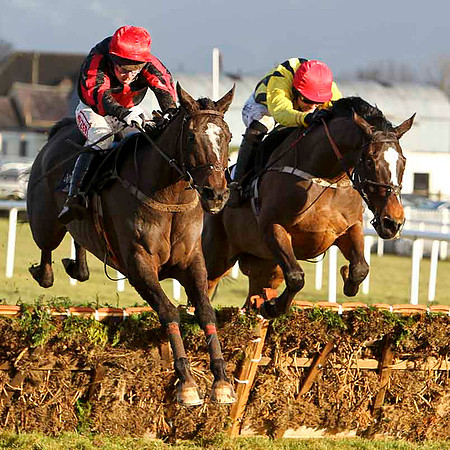 Accordian to Paddy (Red & Black striped sleeves) Winner - Jockey A E Lynch & Its all Hush Hush 2nd - Jockey Andrew J McNamara - FT8E9914-e