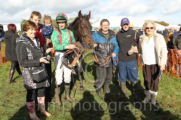 01st Ticinese (Gb) and M J O'Hare ( 6 , EMERALD GREEN,red braces; emerald green, plain sleeves; emerald green cap,red diamonds ) Trainer: Graham McKeever,, Owner : Mrs M.E. Hagan