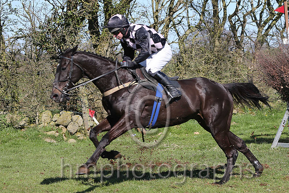 01st Mr Bolt ( 3 )  N McParlan - Trainer : Sean McParlan - black  pink diamonds