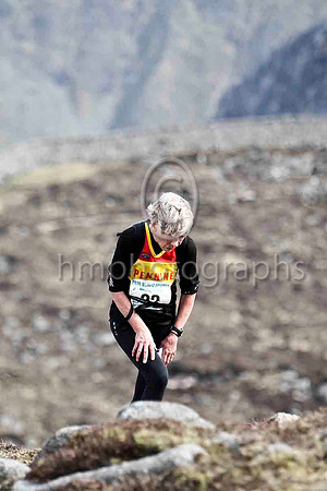 Alison Brentnall - Pennine Fell Runners - 132nd overll, 25th woman  in 3.47.55 - - FT8E1872-e