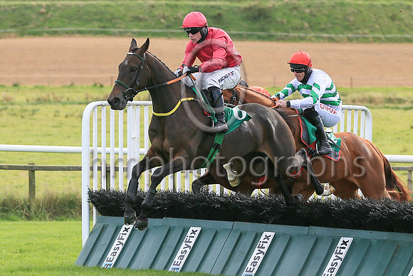 01st Tullybeg and D N Russell ( 2 , green and white chevrons ) Trainer - G Elliott , Owner - Noel Moran  Mrs Valerie Moran