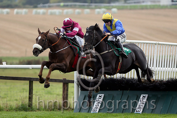 01st Altiepix (FR) ( 1 , maroon, white hoop ) and B.J. Cooper - Trainer : Gordon Elliott - Owner : Gigginstown House Stud