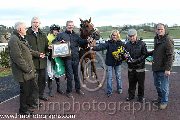Race 6 1st - Court Frontier (IRE) (2 ) Jockey: Mr John J Fitzpatrick (7) - Trainer: A Fleming - yellow, blue sash