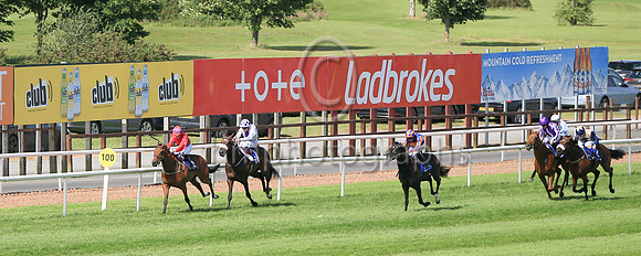 01st Urban Oasis (6 red, blue seams ) Jockey: Jamie Powell7 , Trainer: John James Feane